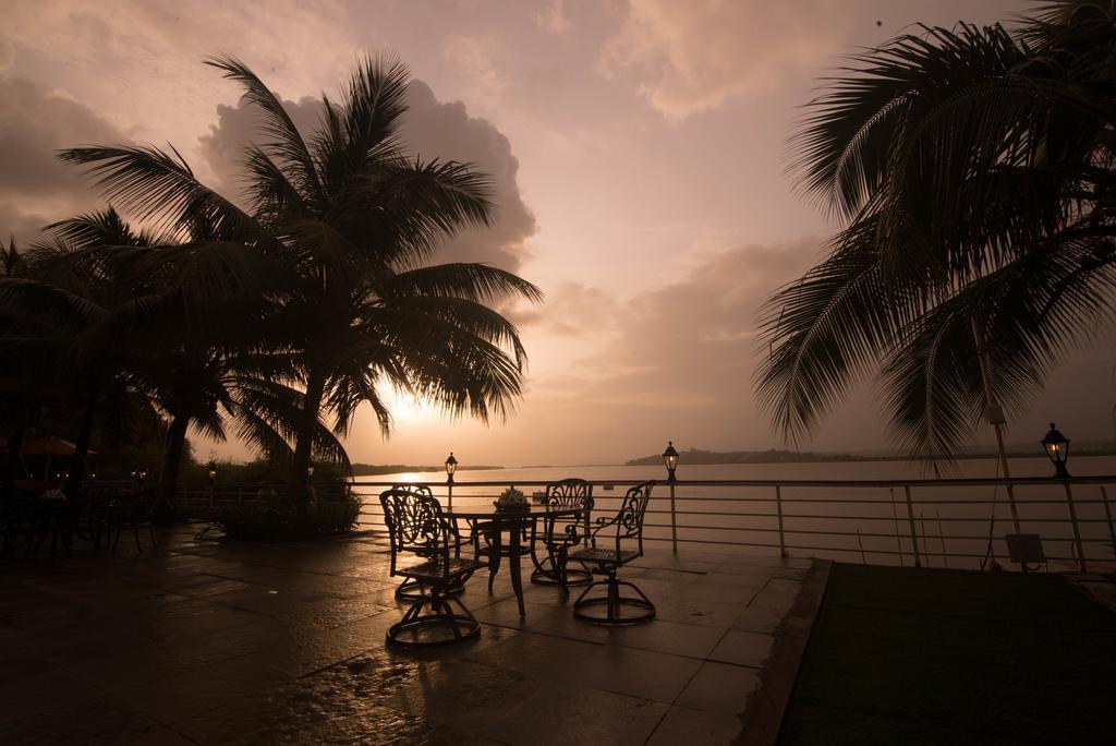 Deltin Palms Riverfront Panaji Bagian luar foto
