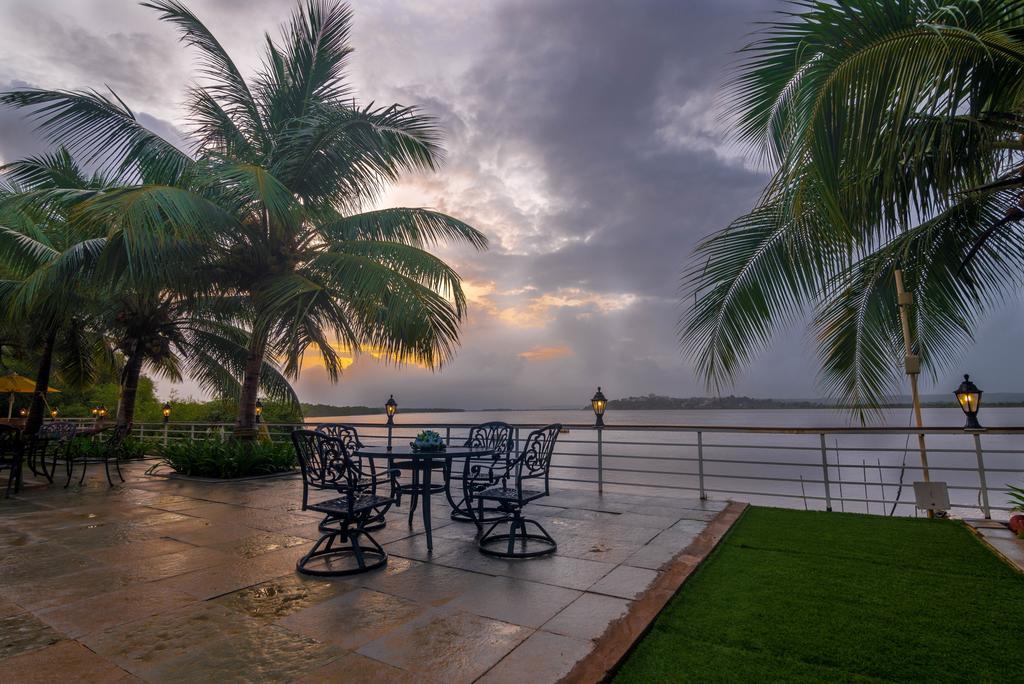 Deltin Palms Riverfront Panaji Bagian luar foto